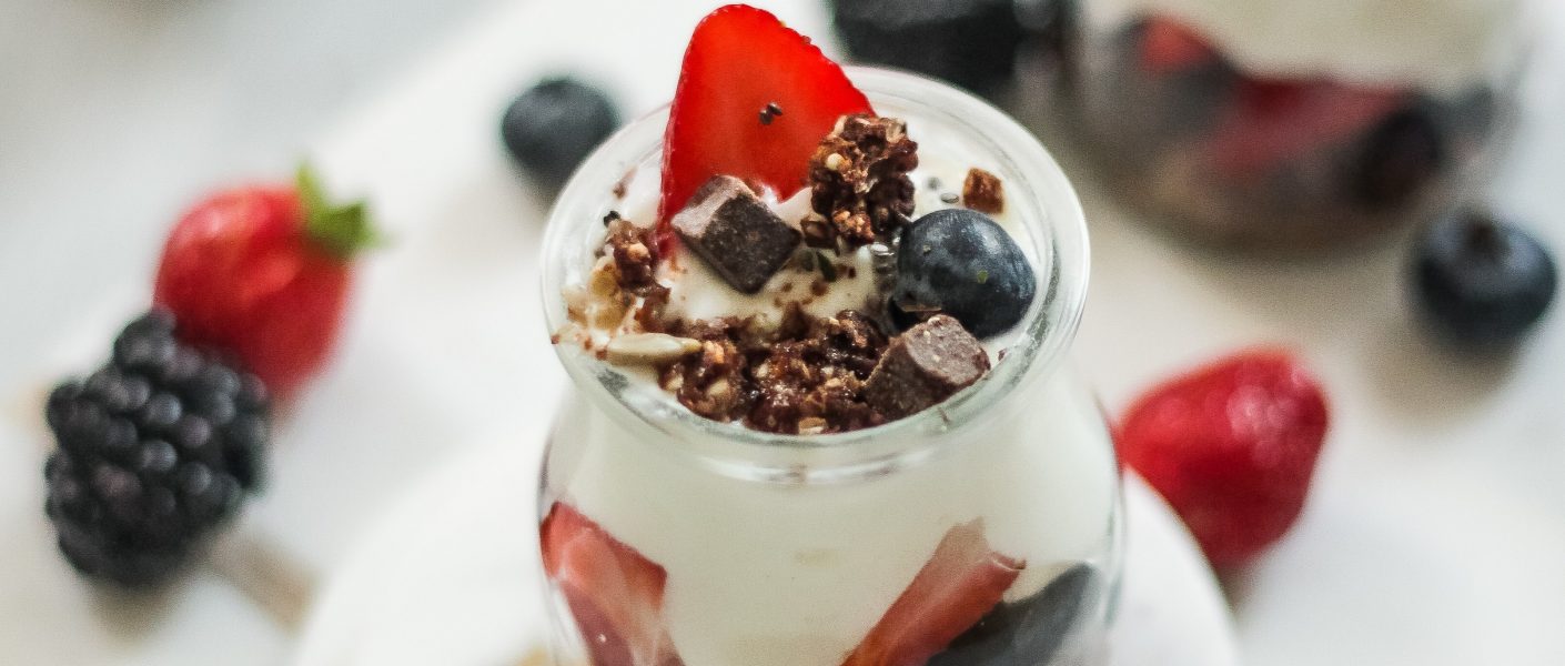 Chocolate Berry Yoghurt Parfait – Moves with Grace
